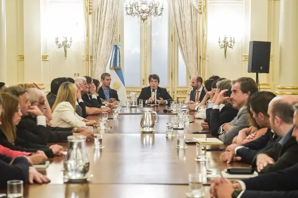 Nicolás Posse se reunió con legisladores para ordenar los bloques previo a la Asamblea Legislativa