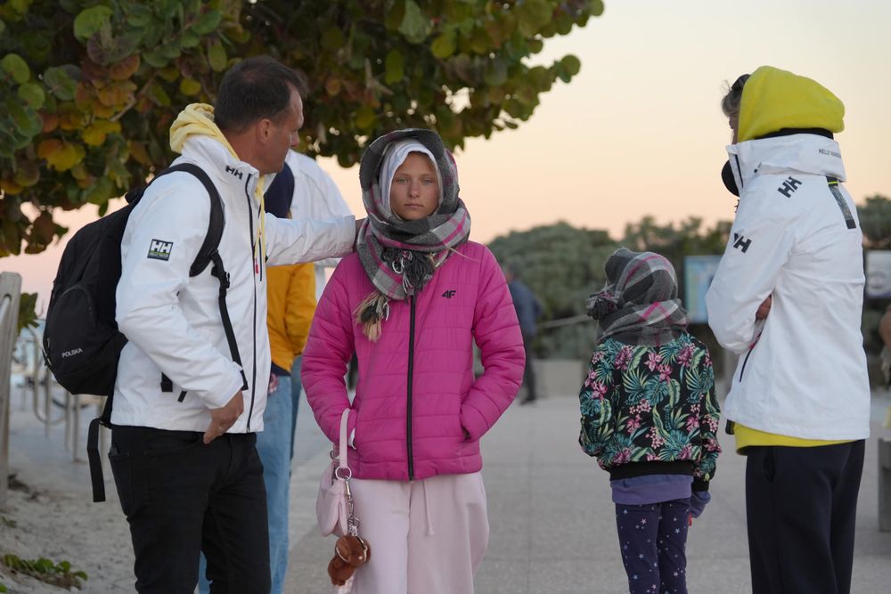 La gente salió vestida con un sinfín de capas de abrigo.