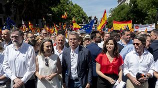 Rajoy, Gamarra, Núñez Feijóo, Díaz Ayuso y Aznar en el acto en la Puerta de Alcalá este domingo