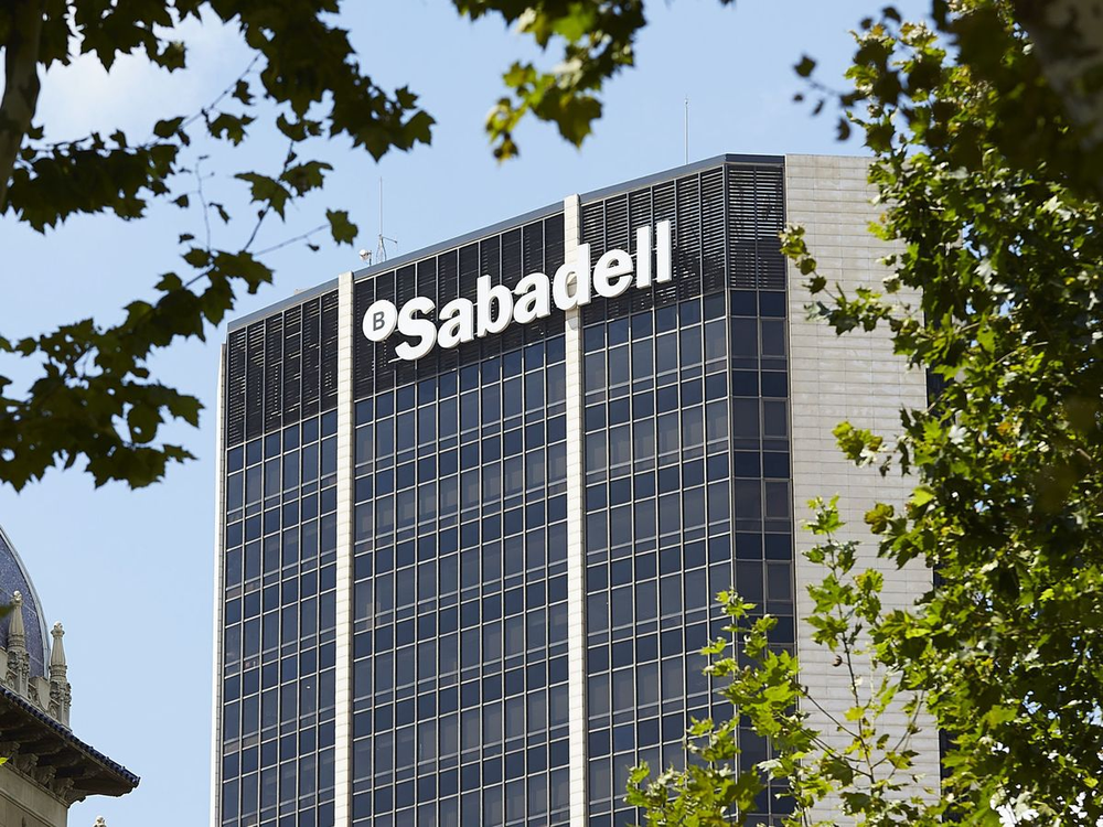 Uno de los edificios del Banco Sabadell.