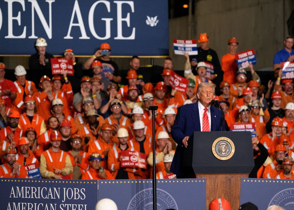Trump durante su visita a la sede de US Steel en Pensilvania