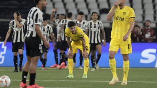 Rodrigo Pérez y Gastón Ramírez de Peñarol ante Botafogo