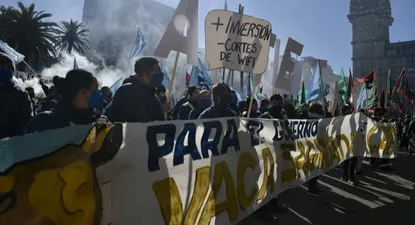 trabajadores de entes se movilizaron frente a torre ejecutiva contra el ajuste