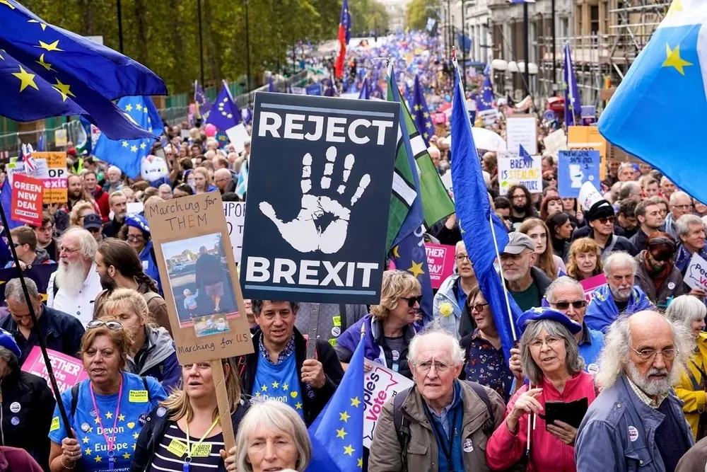 Según una encuesta, una mayoría de británicos rechaza el Brexit y querría regresar a la Unión Europea