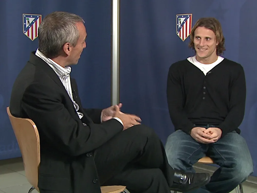 Scelza entrevistando a Forlán el año pasado para Fanáticos.
