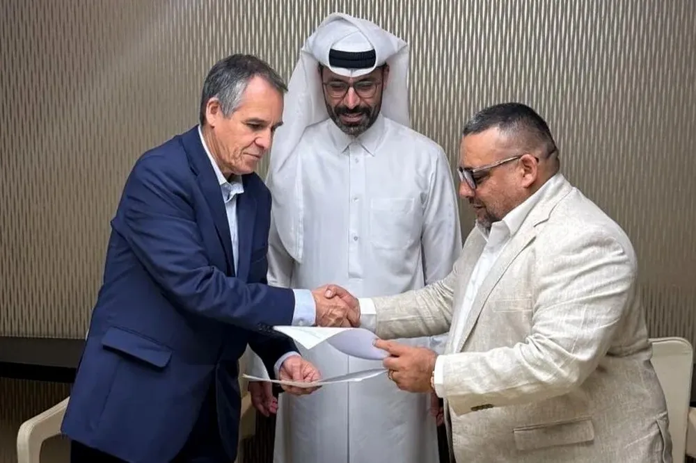 Representantes del gobierno de Colombia y del Clan del Golfo en Qatar  