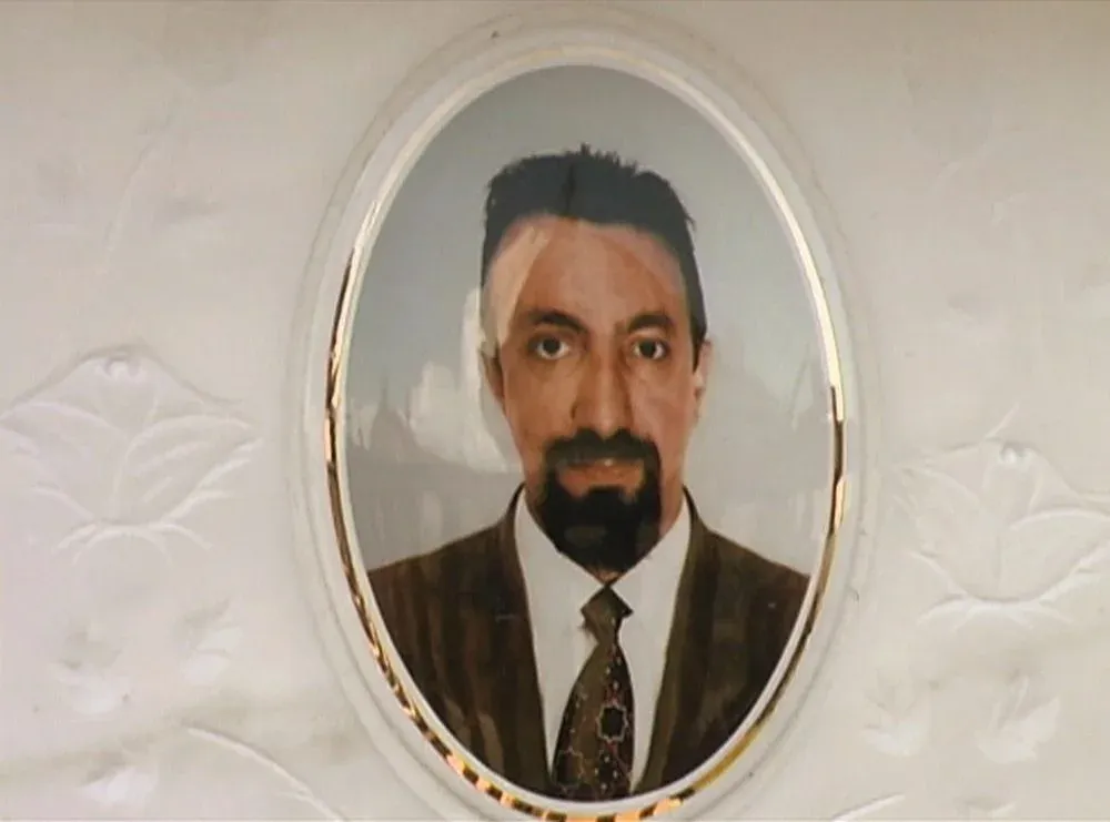 Una ilustración de Alfredo Ormando, quien se prendió fuego frente a la Basílica de San Pedro