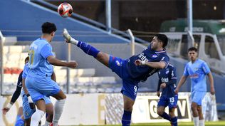 Maximiliano Gómez de Nacional ante Montevideo City Torque