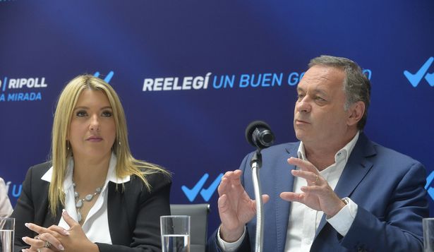 La fórmula del Partido Nacional: la candidata a vicepresidenta, Valeria Ripoll, y el candidato presidencial, Álvaro Delgado