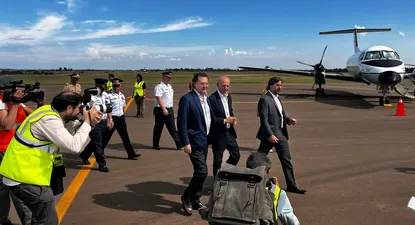Inauguración del Aeropuerto Internacional de Salto; llegan el presidente Luis Lacalle Pou, el secretario de Presidencia, Rodrigo Ferrés, el ministro de Defensa, Javier García
