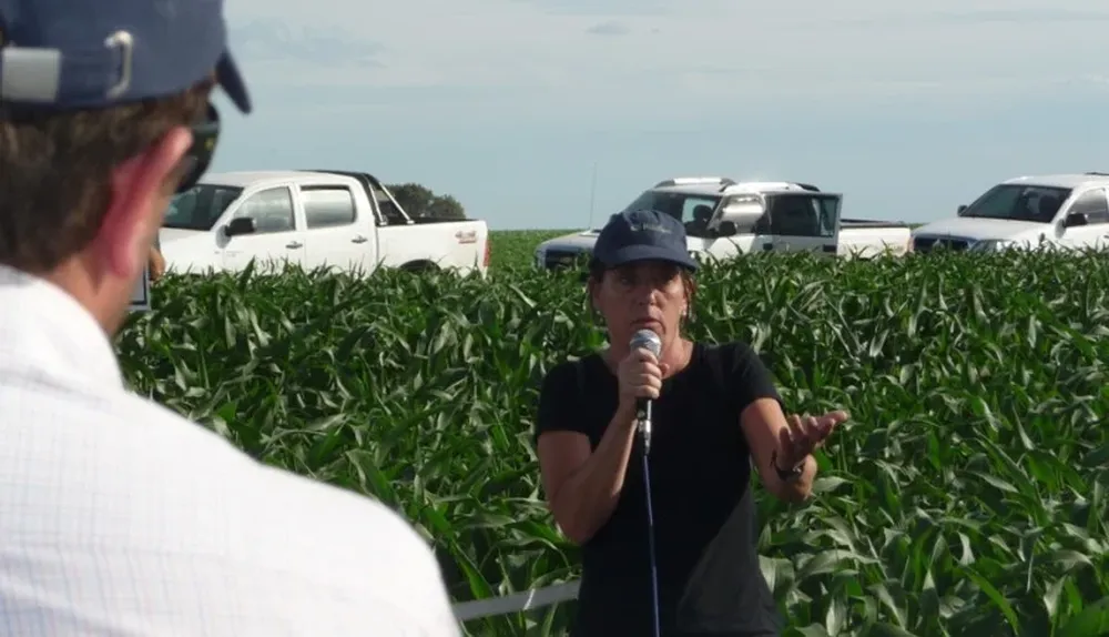 Mariana Hill dijo que ya no habrá suelos desnudos en el país