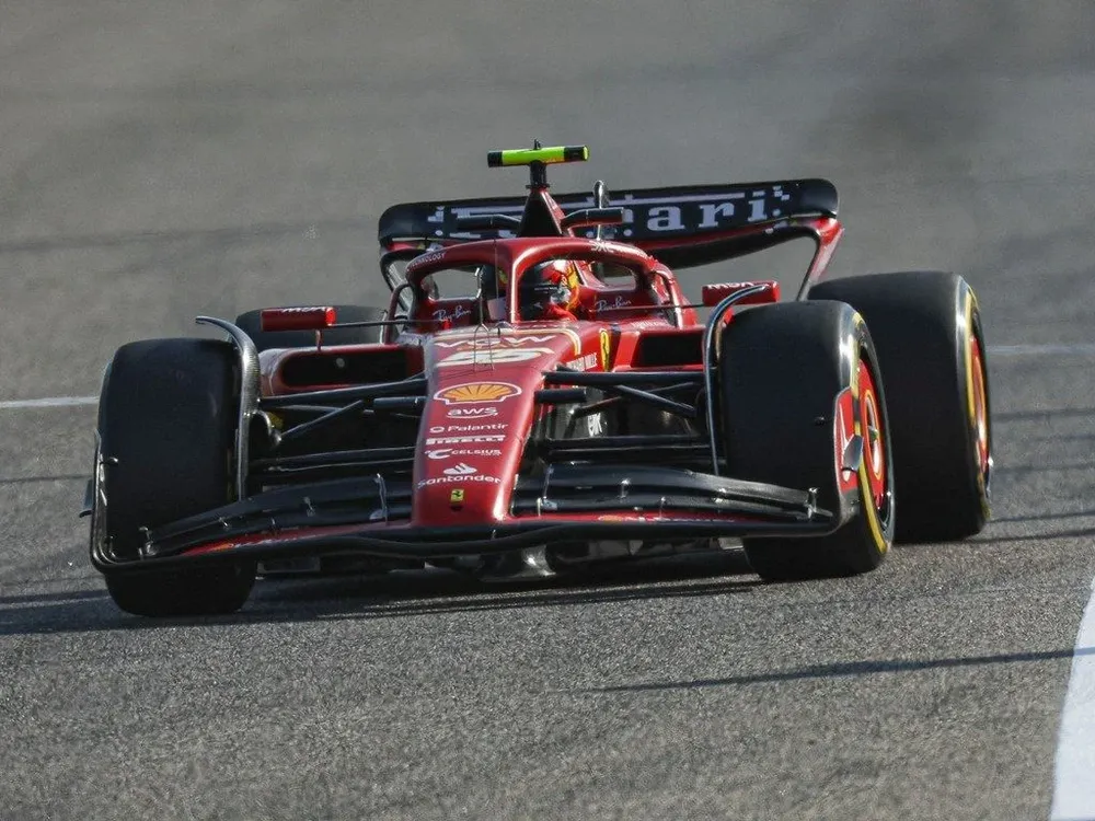 Carlos Sainz vuela en Bahrein.