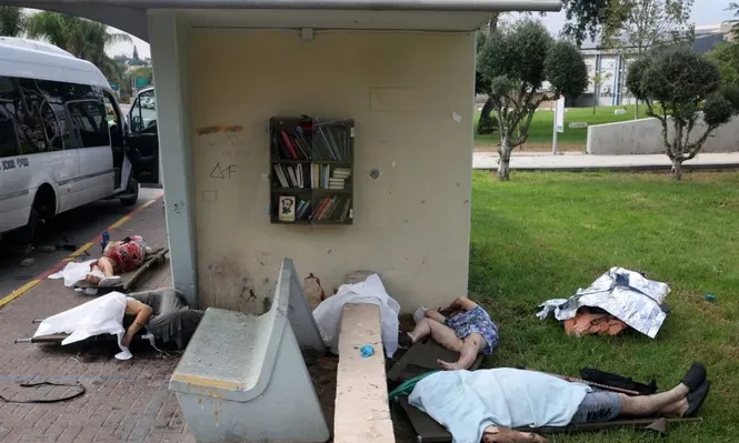 Civiles israelíes muertos en la ciudad de Sederot como consecuencia de los ataques de Hamas.