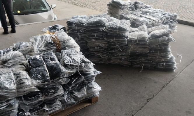 Prendas falsas incautadas en el contenedor proveniente de China