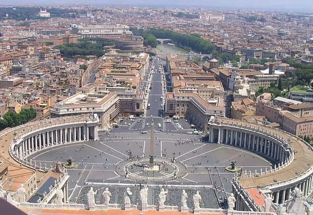 Vista panorámica de la Plaza San Pedro, en el Vaticano
