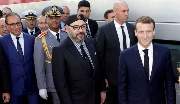 El presidente francés, Emmanuel Macron, y el rey marroquí, Mohammed VI, asisten a la ceremonia de lanzamiento del primer tren de alta velocidad que operará en África, en Tánger