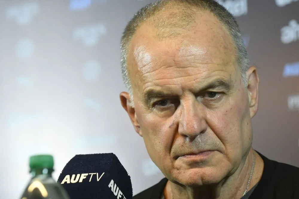 Bielsa y la celeste recibieron la negativa de los clubes italianos