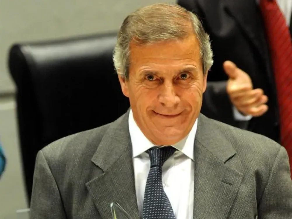 Tabárez en la Junta