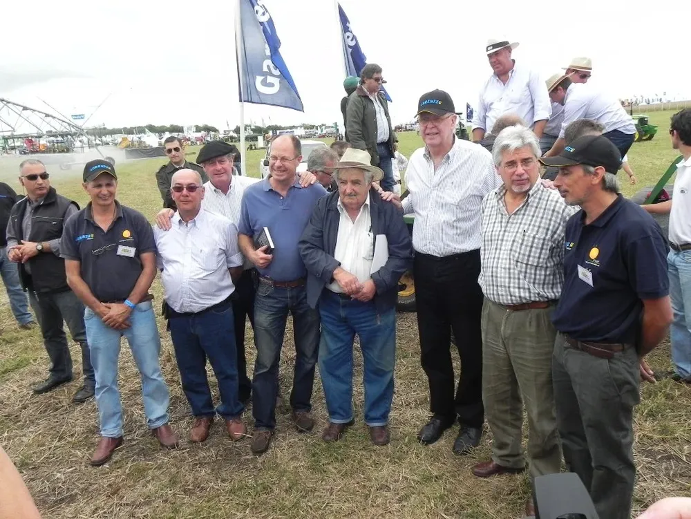 El presidente Mujica se llevó una impresión muy buena del equipo de riego con energía solar