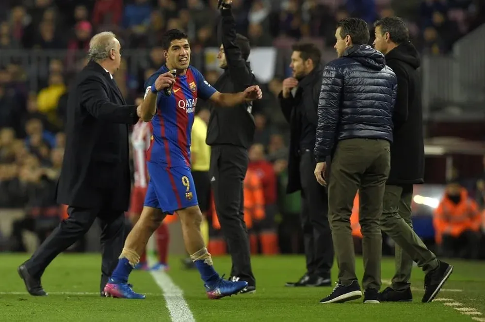 Así se fue Suárez tras ver la roja