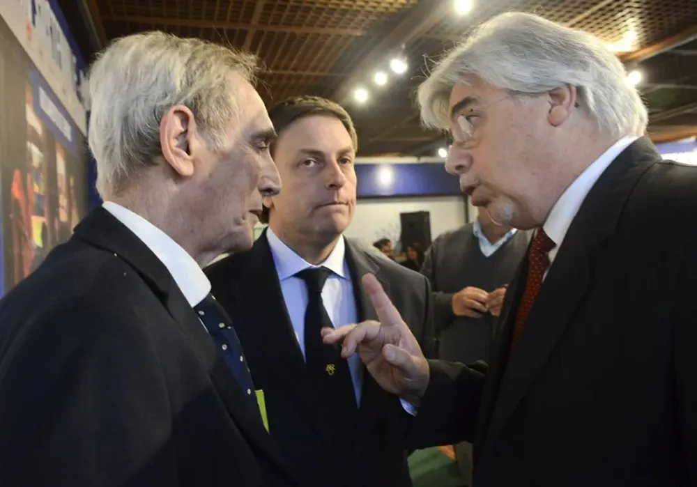 Dighiero, presidente de la FR; Reilly, presidente de la ARU; y Aguerre, ministro de Ganadería, ayer en la Rural.