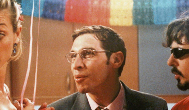 El actor Javier Manrique, en una escena de la serie `Camera café´.