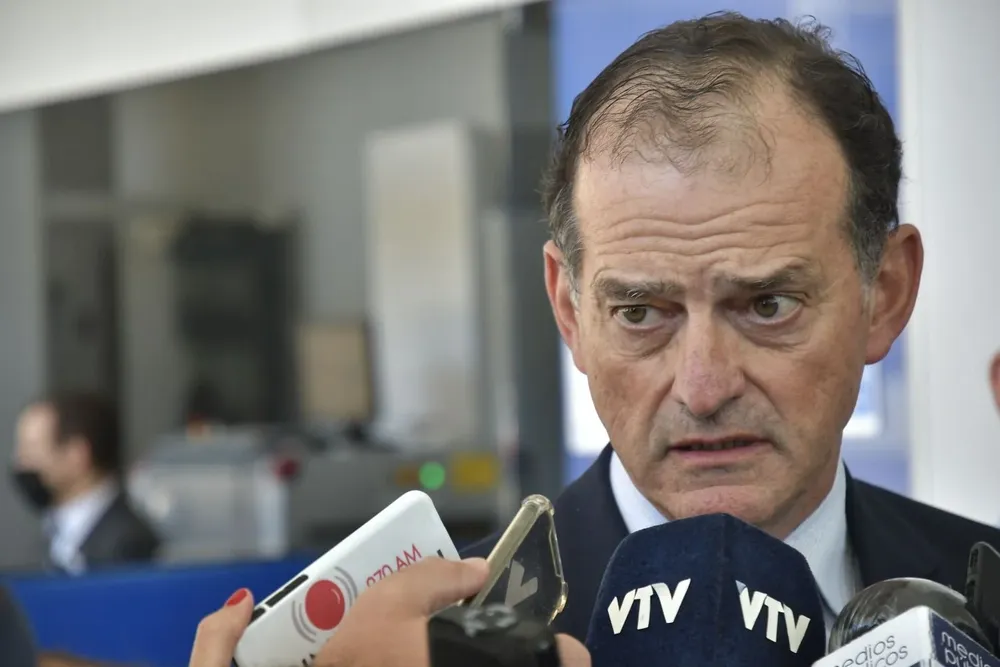 El senador y líder de Cabildo Abierto, Guido Manini Ríos, en una rueda de prensa en Torre Ejecutiva