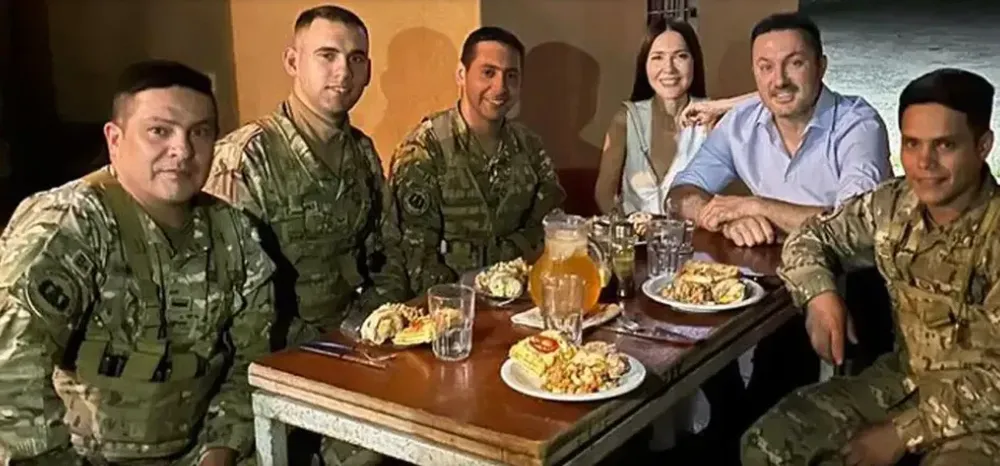 El Año Nuevo de Petri y su novia