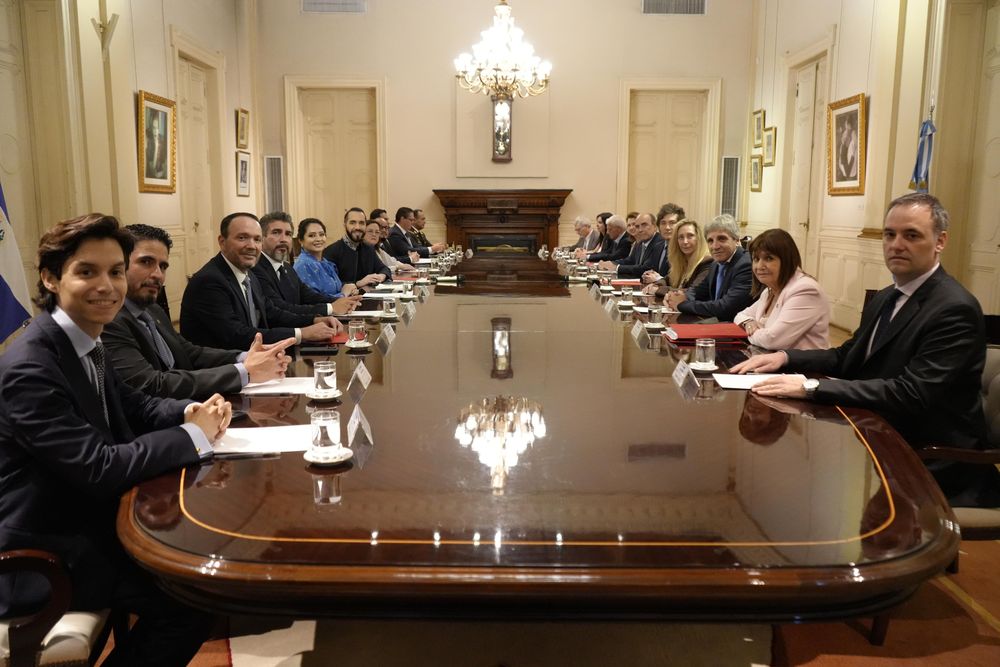 Javier Milei Recibió En La Casa Rosada A Nayib Bukele, Presidente De El ...