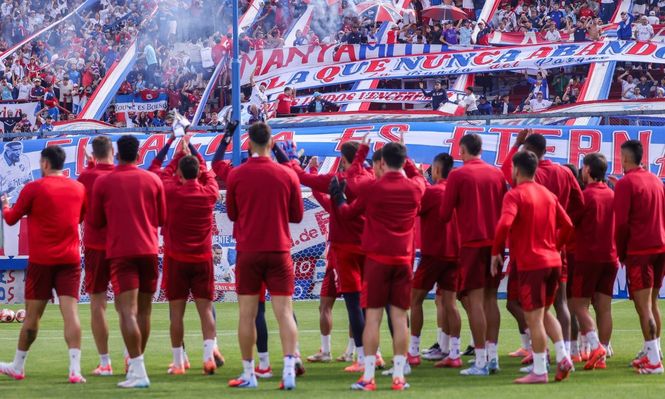 Los jugadores de Nacional compartieron el banderazo con los hinchas en el Gran Parque Central previo a la primera final de la Liga AUF Uruguaya ante Peñarol