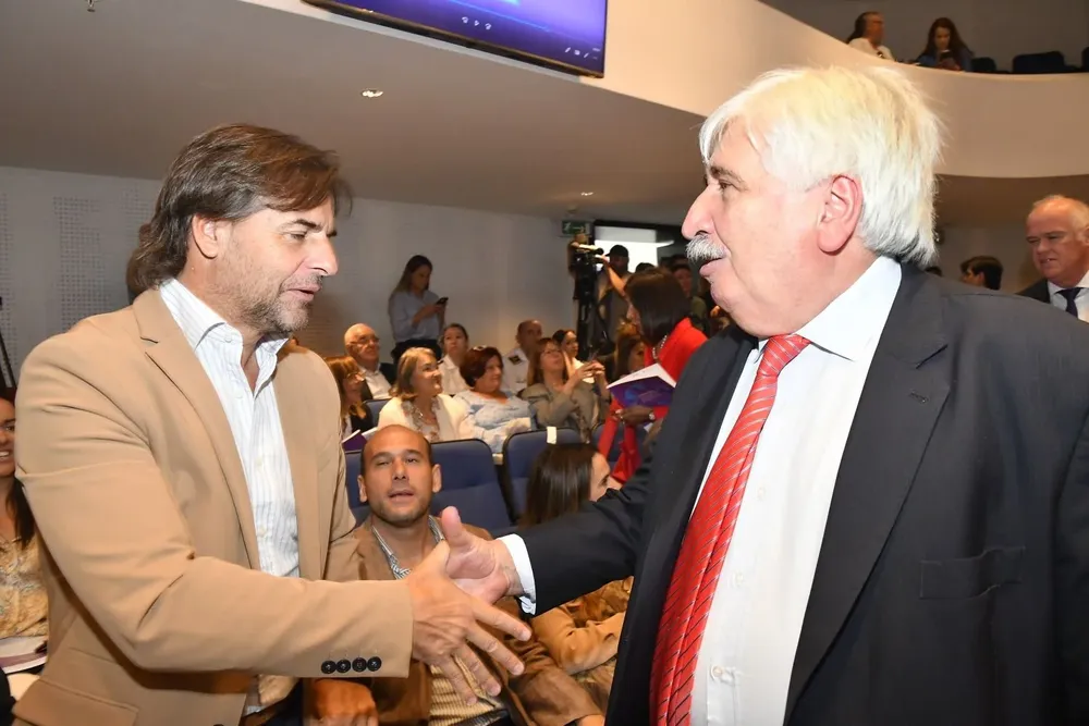 El presidente, Luis Lacalle Pou, y Juan Gómez, el fiscal de Corte