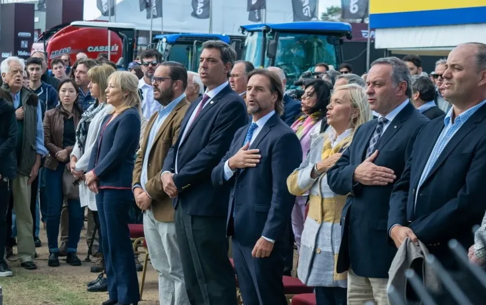 Autoridades de ARU, del gobierno nacional y del departamental en el acto inaugural de la exposición de 2023 en Melilla.