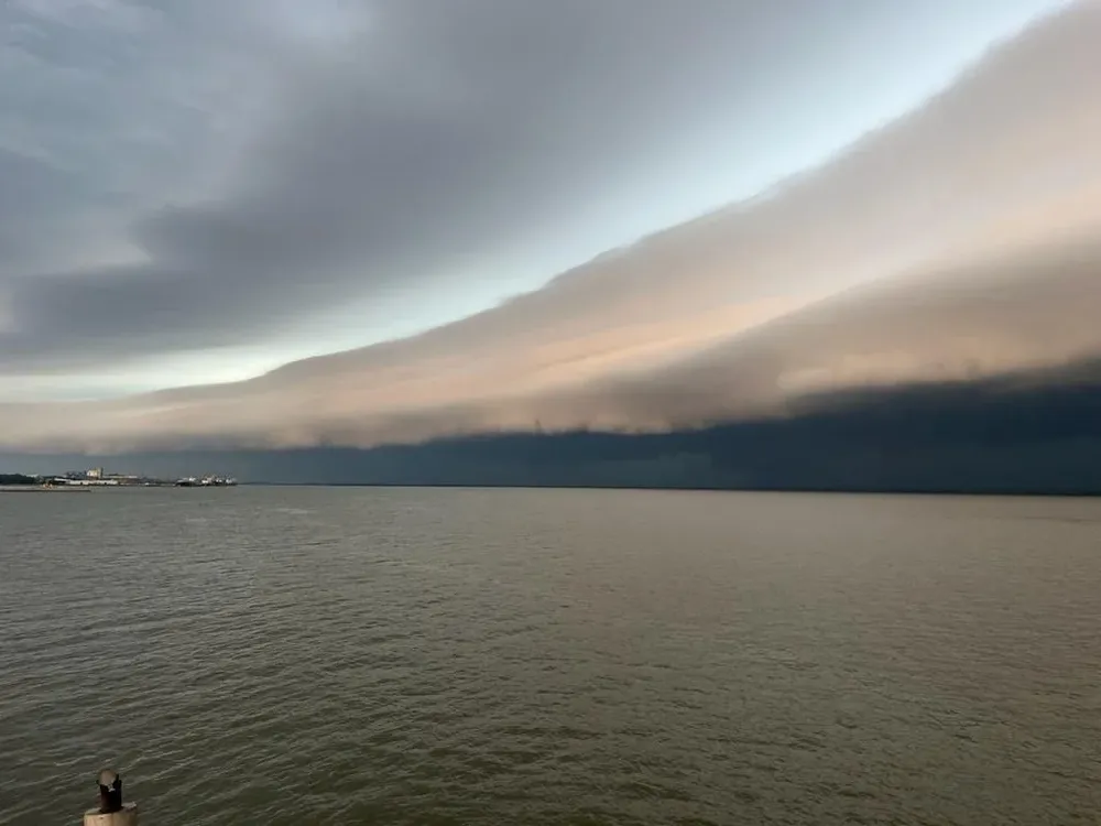 Así se vio la nube estantería en Nueva Palmira, Colonia