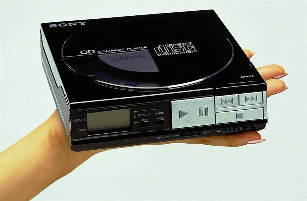 D-50 es el primer reproductor portátil de la serie Discman, lanzado en 1984 por Sony