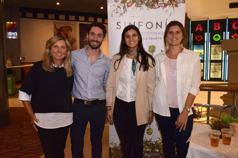 Mónica Devoto, Conrado Gyurkovits, Camila Abreu y Valentina Cancela