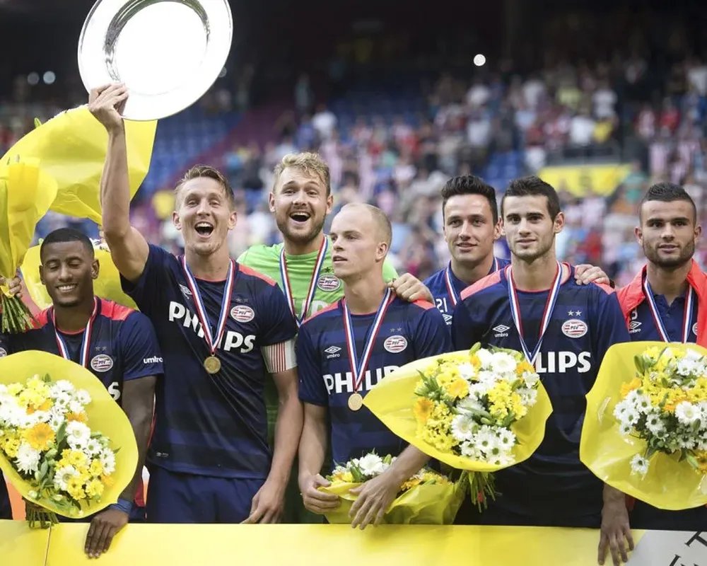 Gastón Pereiro, festejó con PSV, la Supercopa de Holanda