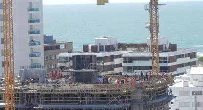 Punta del Este se despierta con el sonido del martillo mecánico