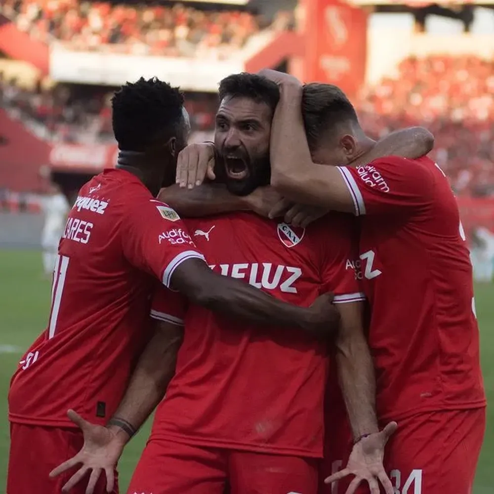 Martín Cauteruccio celebrando uno de sus goles con Independiente