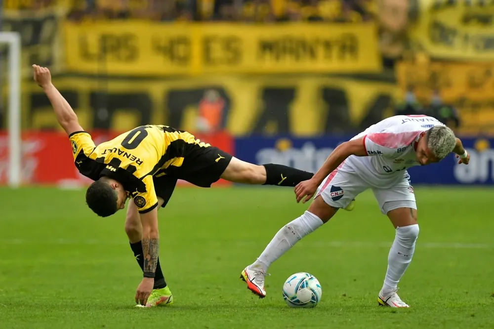 Nacional y Peñarol se enfrentarán en el verano