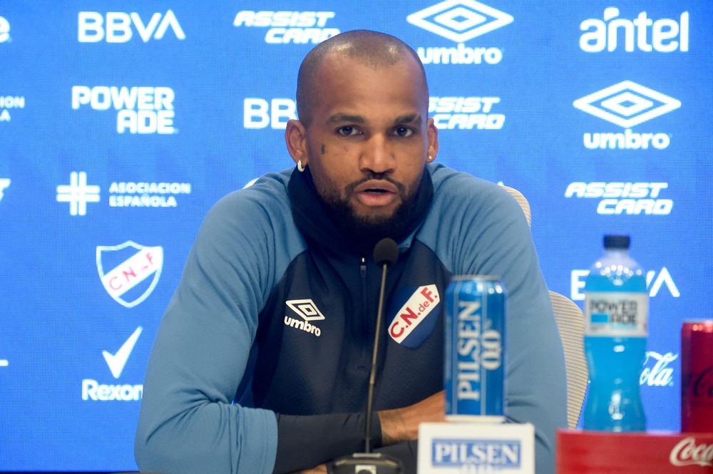 Luis Mejía en conferencia de prensa