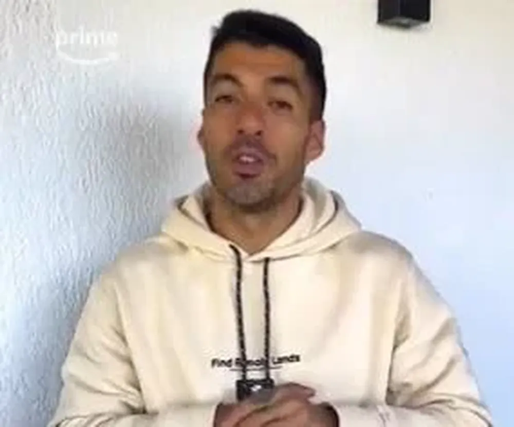 Suárez promocionando el partido de este miércoles