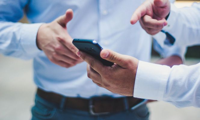 Los empleados reciben formación constante para mejorar sus habilidades en el puesto de empleo a cubrir en California.