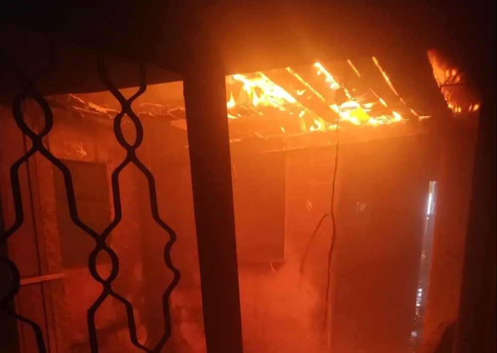 La llama se propagó en dos de los cinco ambientes en la casa de Pando