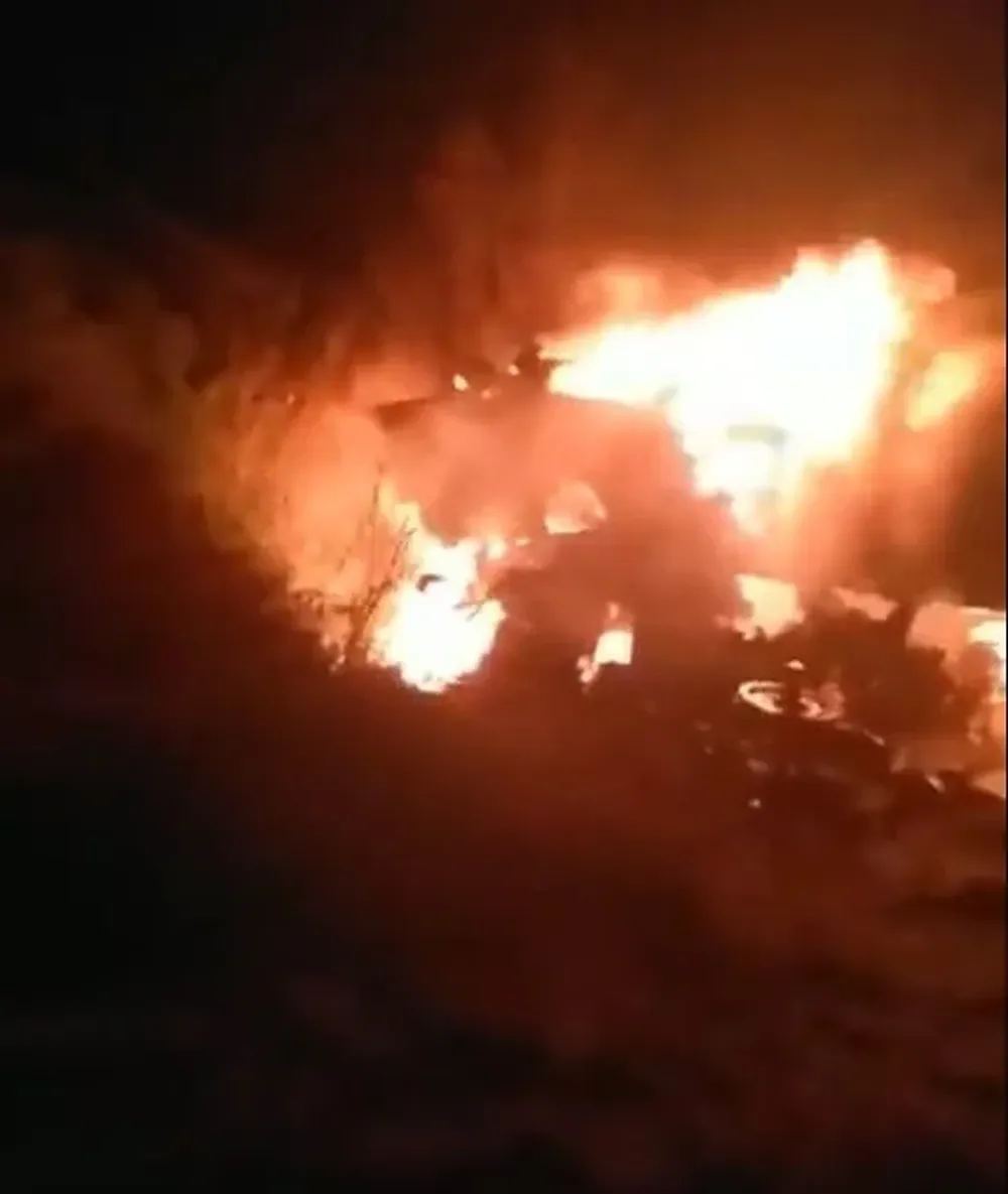 Así se veía el incendio de uno de los vagones, según el reportaje de usuarios en redes sociales