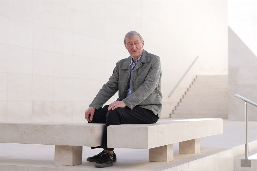 El escritor Julian Barnes durante la presentación de su libro ‘Despedidas’, en el CaixaForum, a 12 de mayo de 2026, en Barcelona, Catalunya (España).