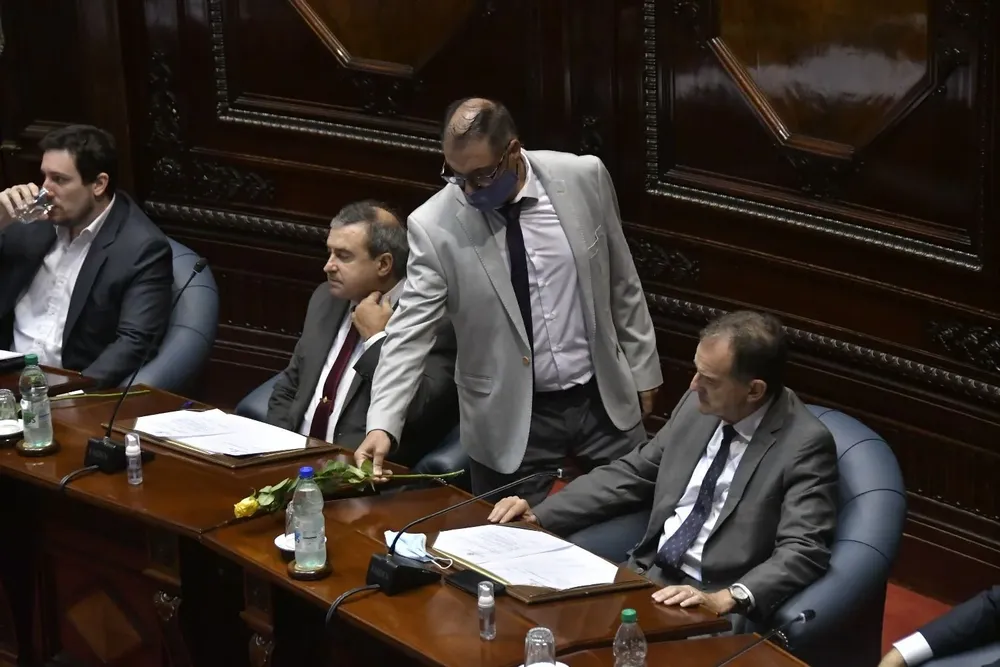 Cabildo Abierto reclamó más medidas.