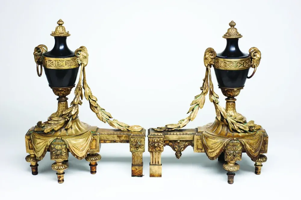 Morillos franceses, en bronce y de bases rectangulares