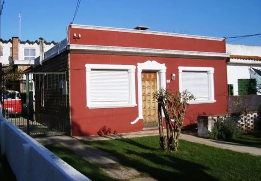 Frente de la propiedad que rematará el martillero Julio César Pérez Castellanos