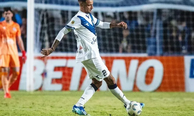 El defensor Emanuel Mammana en Velez, que se clasificó para la final de la Copa de la Liga