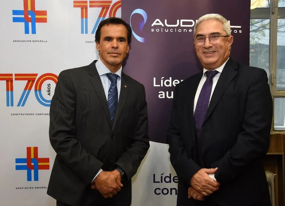 Presidente del Consejo Directivo de la Asociación Española, Fernando García y Director de Audical, Carlos López Rossello